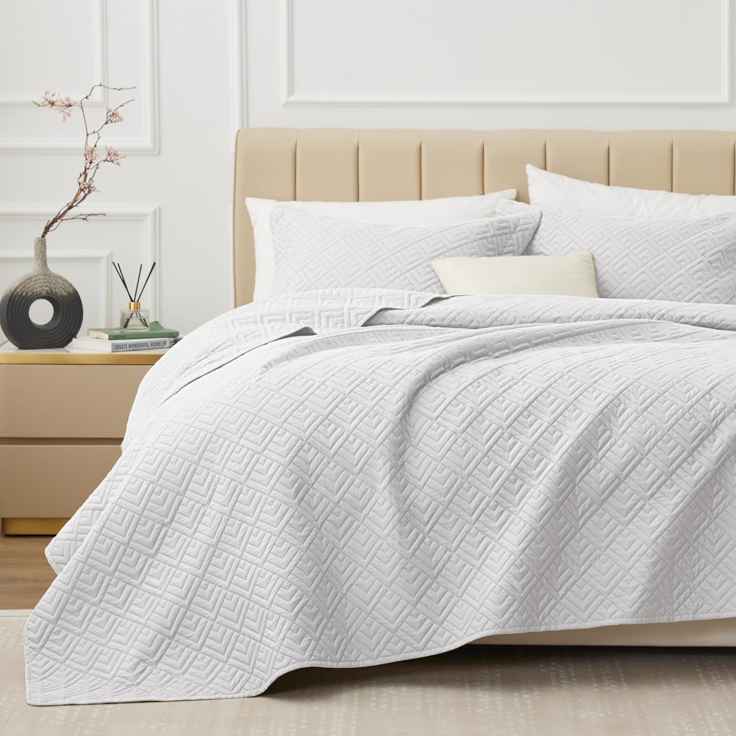 Quilt Set Queen Size Summer Squares Pattern White Bedspread